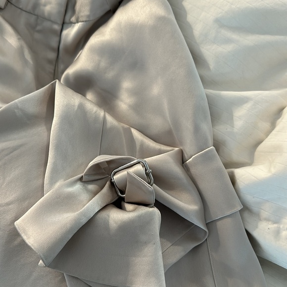 Babaton satin pants matte pearl - Picture 5 of 5